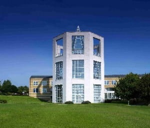 moller-centre.jpg-1-300x255